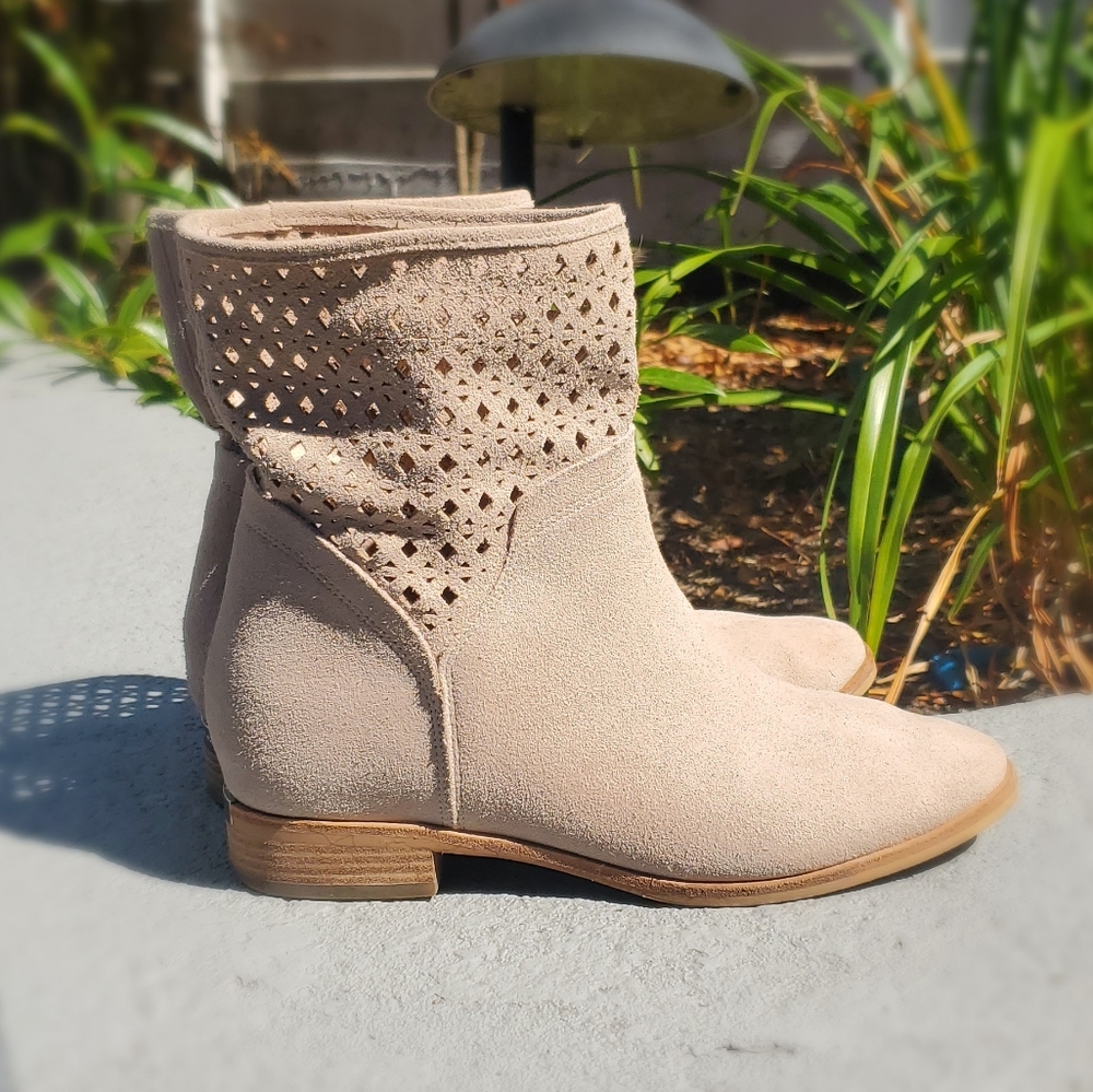 Ultra comfy MK ankle boots